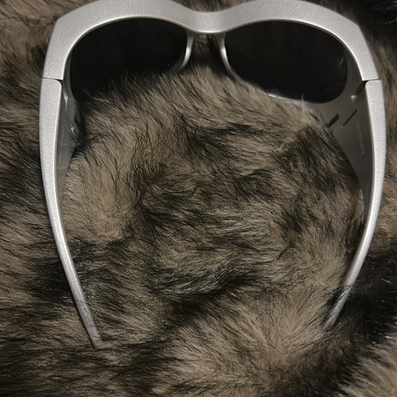 brand new Balenciaga shield sunglasses - Picture 3 of 4